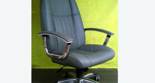Перетяжка офисного кресла кожей. Ашукино